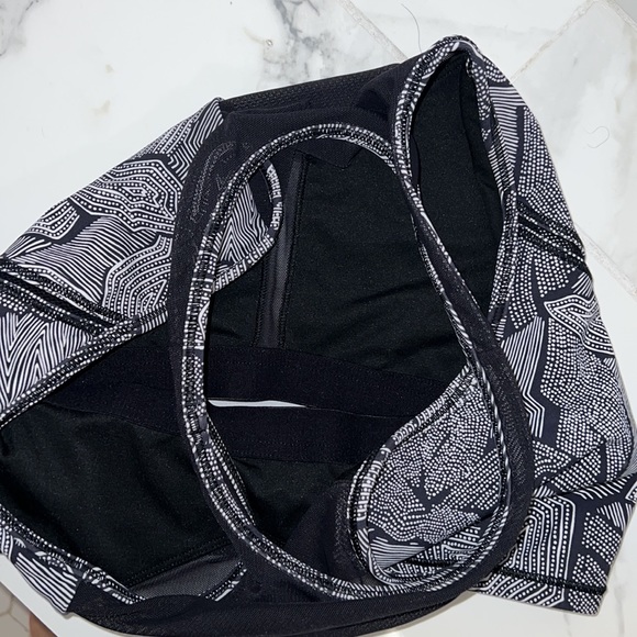 Lululemon sports bra Get It Om Bra In Mini Dottie Tribe - Picture 4 of 7